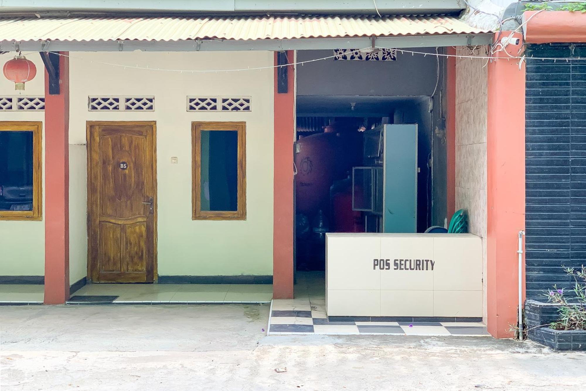 Penginapan Losmen Ayu Pamanukan Redpartner Pamanukan Hilir Eksteriør billede