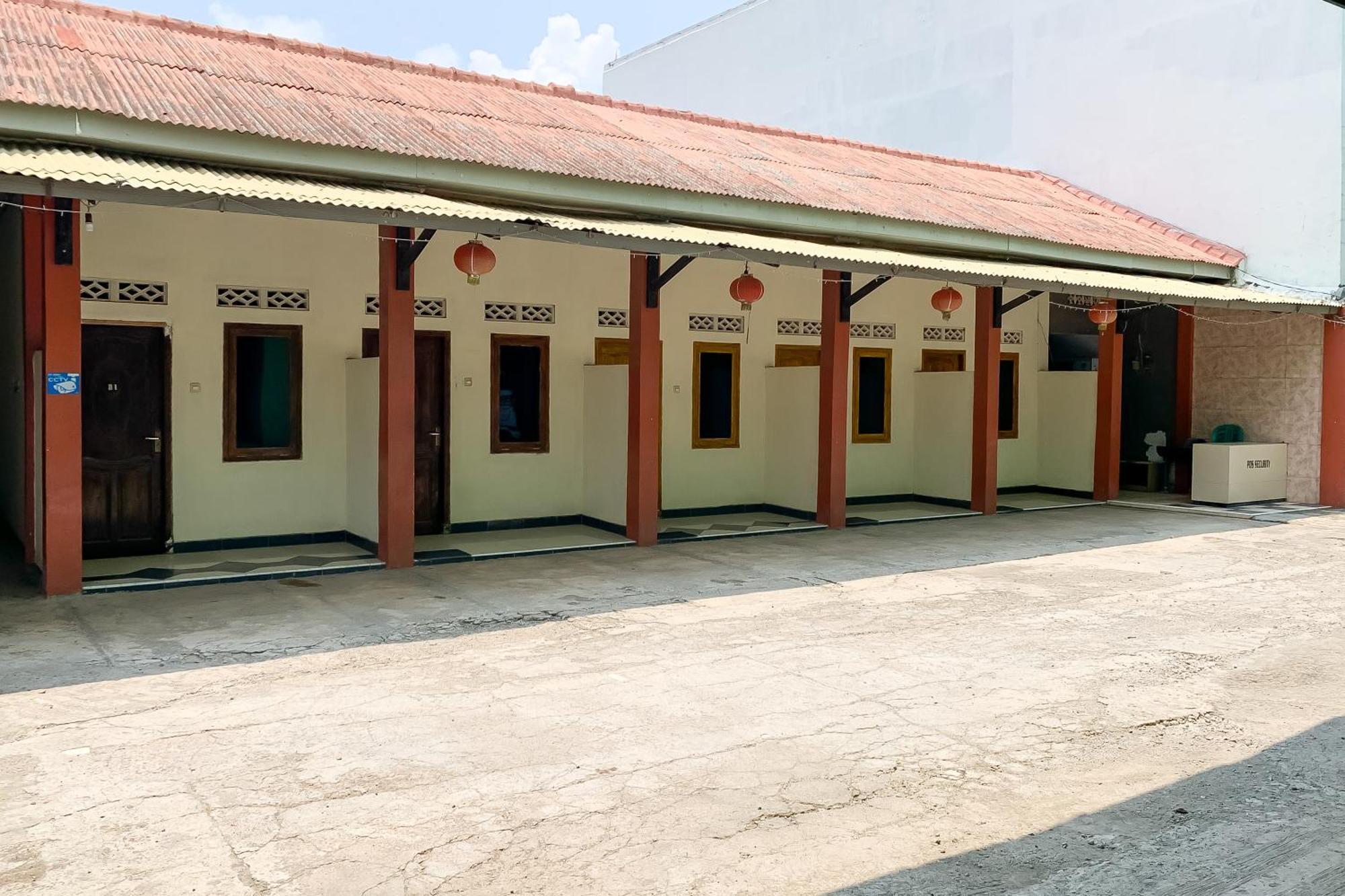 Penginapan Losmen Ayu Pamanukan Redpartner Pamanukan Hilir Eksteriør billede